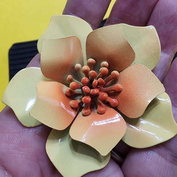 Brooch & Earrings - Vintage Painted Metal, Yellow & Orange, NWT  💛🧡 - Picture 6 of 12